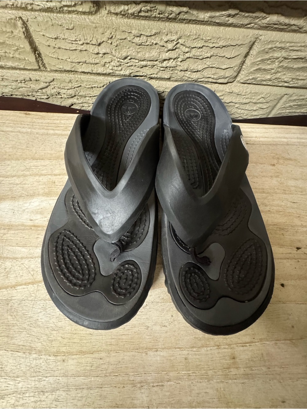 Crocs flip flops men’s 11 - Picture 2 of 7
